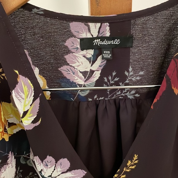 Madewell pretty print wrap top. Secures with buttons, tie, snap. XXS. - Picture 2 of 3
